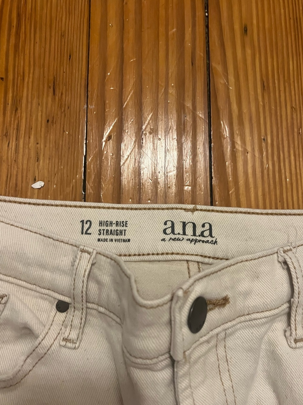 a.n.a High-Rise Straight Jeans in Cream